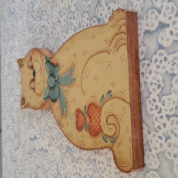 Hand-painted Wood Cat Cutout - Picture 7 of 13